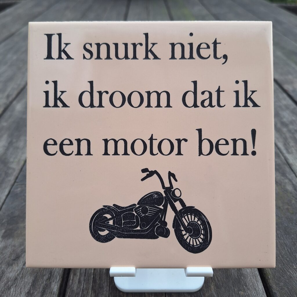 Tegelspreuk snurk niet