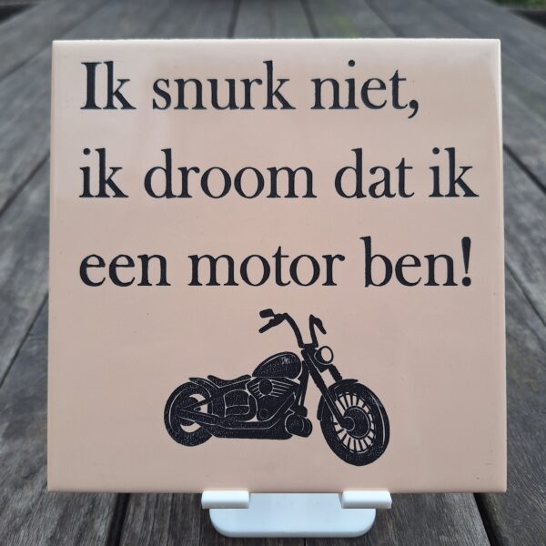 Tegelspreuk snurk niet